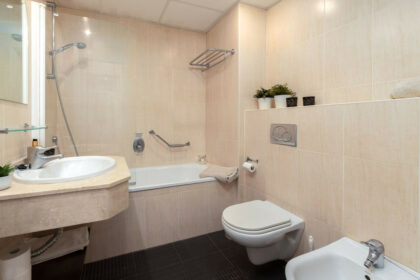 487fc33627d4f58736b9703c90ab2427 - 12