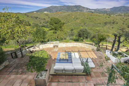 495977564ac3dfe43e5c4ba7ec4c70de - 46