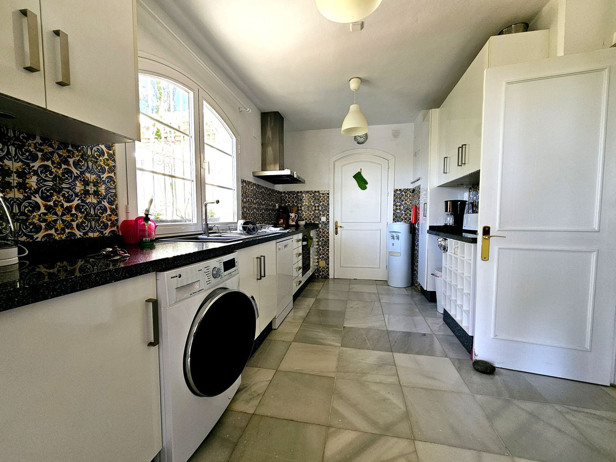 4abd3bd593e14dba48becb9956e51e24 - 13