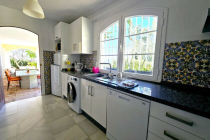 4abd3bd593e14dba48becb9956e51e24 - 14