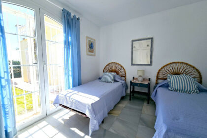 4abd3bd593e14dba48becb9956e51e24 - 15