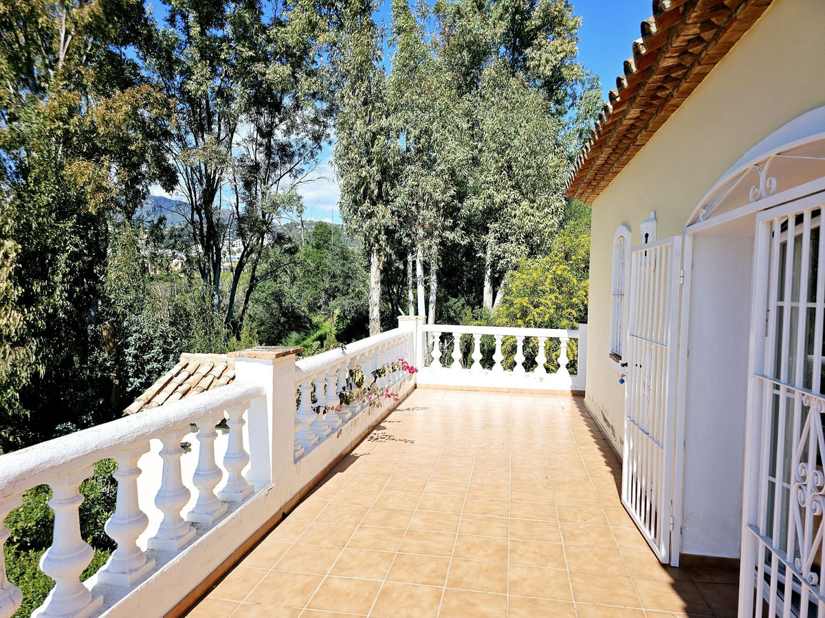 4abd3bd593e14dba48becb9956e51e24 - 18