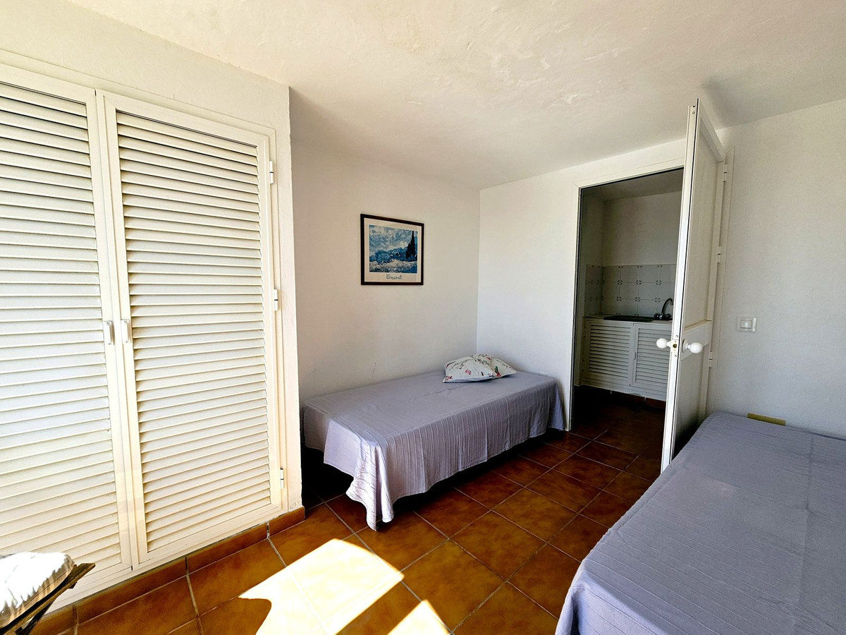 4abd3bd593e14dba48becb9956e51e24 - 26