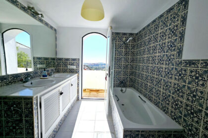 4abd3bd593e14dba48becb9956e51e24 - 27