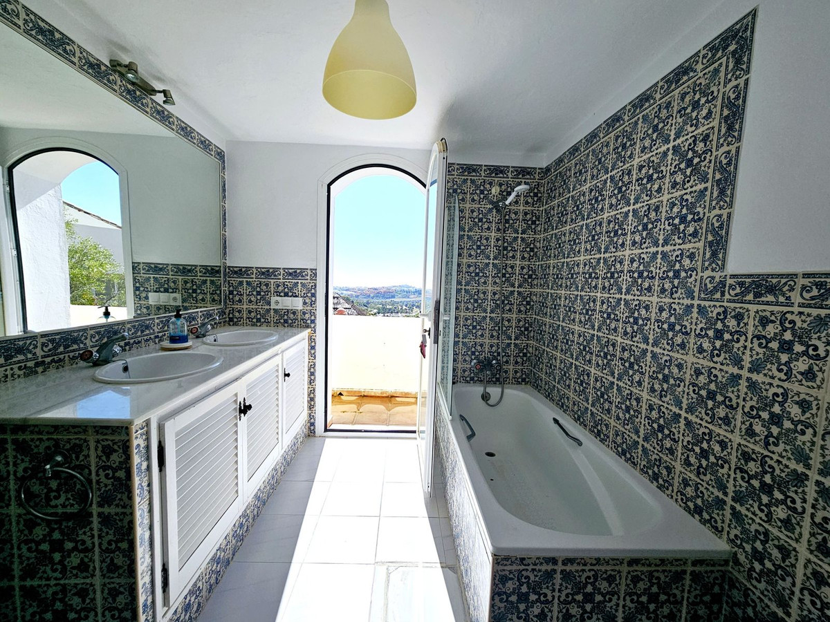 4abd3bd593e14dba48becb9956e51e24 - 27