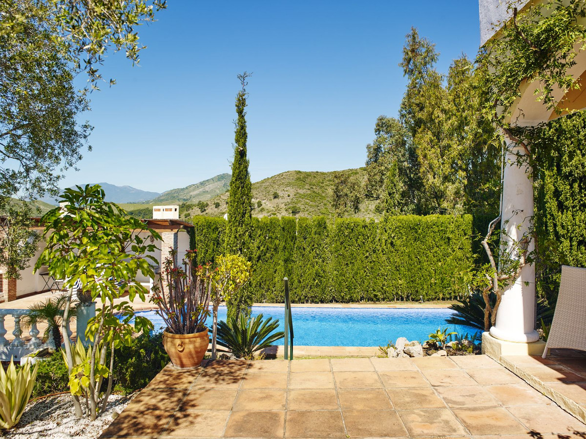 4abd3bd593e14dba48becb9956e51e24 - 5