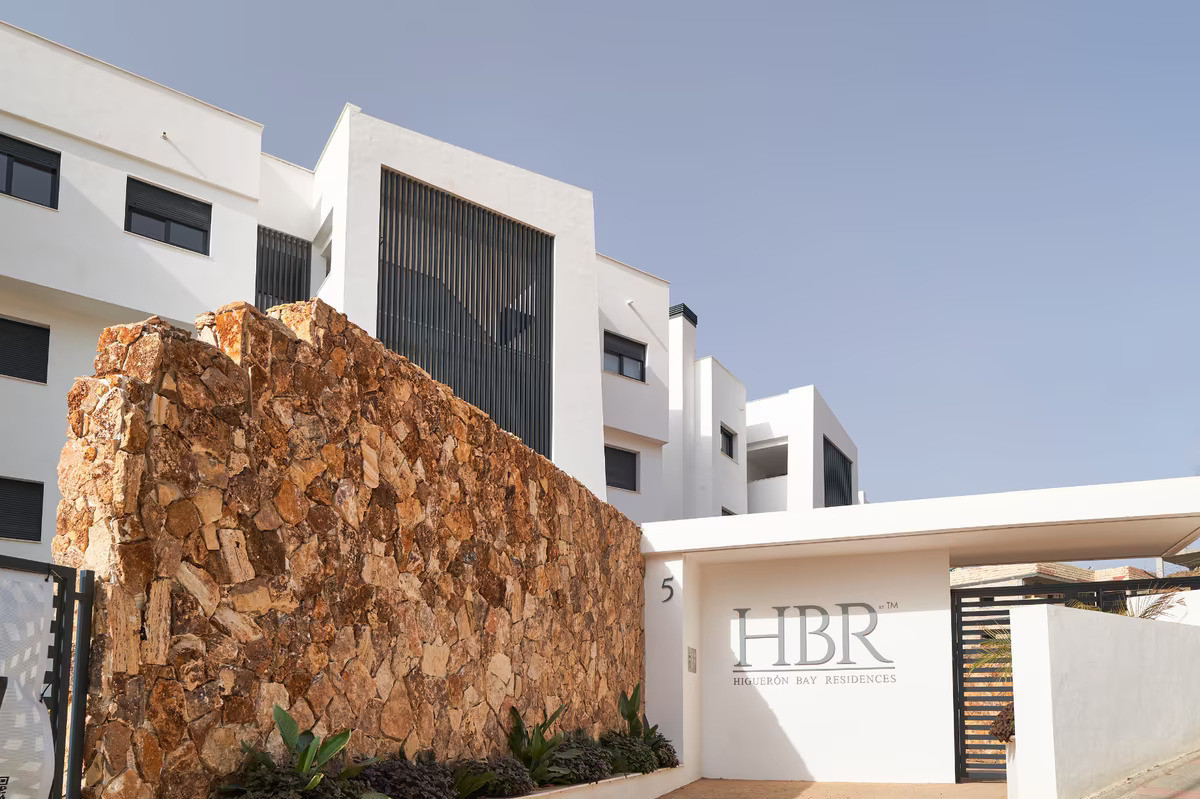 4c582a8bac3918499e5a8271bab65d50 - 2