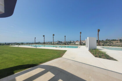 4de7c1505b04a11fb843601a543f69d0 - 27