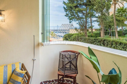 4e33b417a6b1646ecddcf10f559cf09f - 14