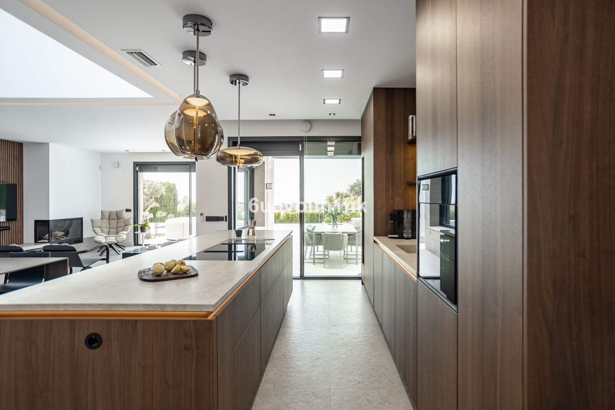 50930bca6ac3afea082052f7e295805b - 11