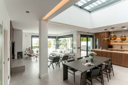 50930bca6ac3afea082052f7e295805b - 9