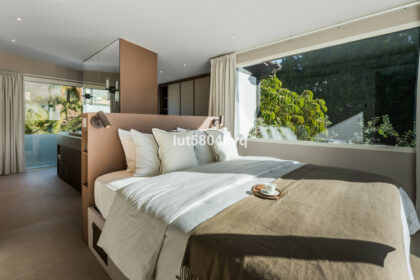 523785a9ffc6143f5286ad647bc5a83d - 4