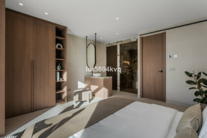 523785a9ffc6143f5286ad647bc5a83d - 5