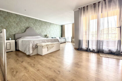 525f8549ea103f5aa865031308f3d7ec - 13