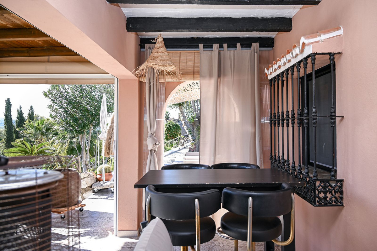 52c86a93048f9f827314bdbc19e3a3a2 - 56