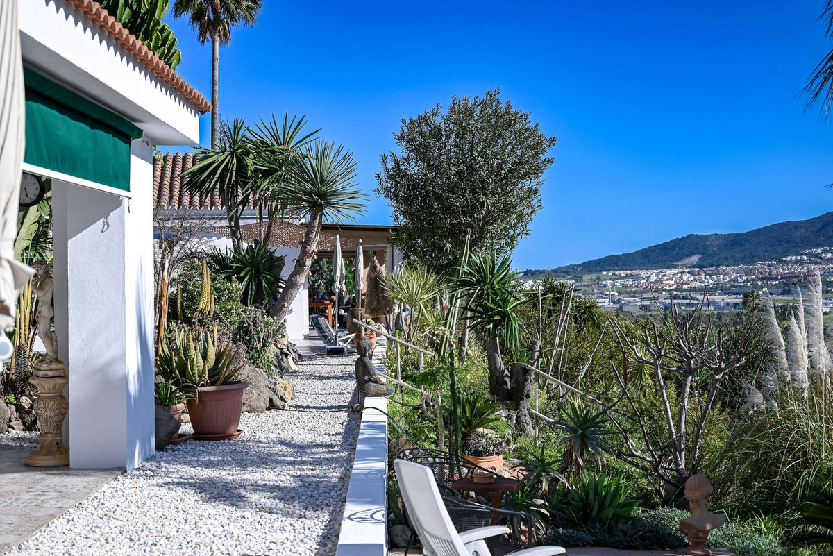 52c86a93048f9f827314bdbc19e3a3a2 - 79