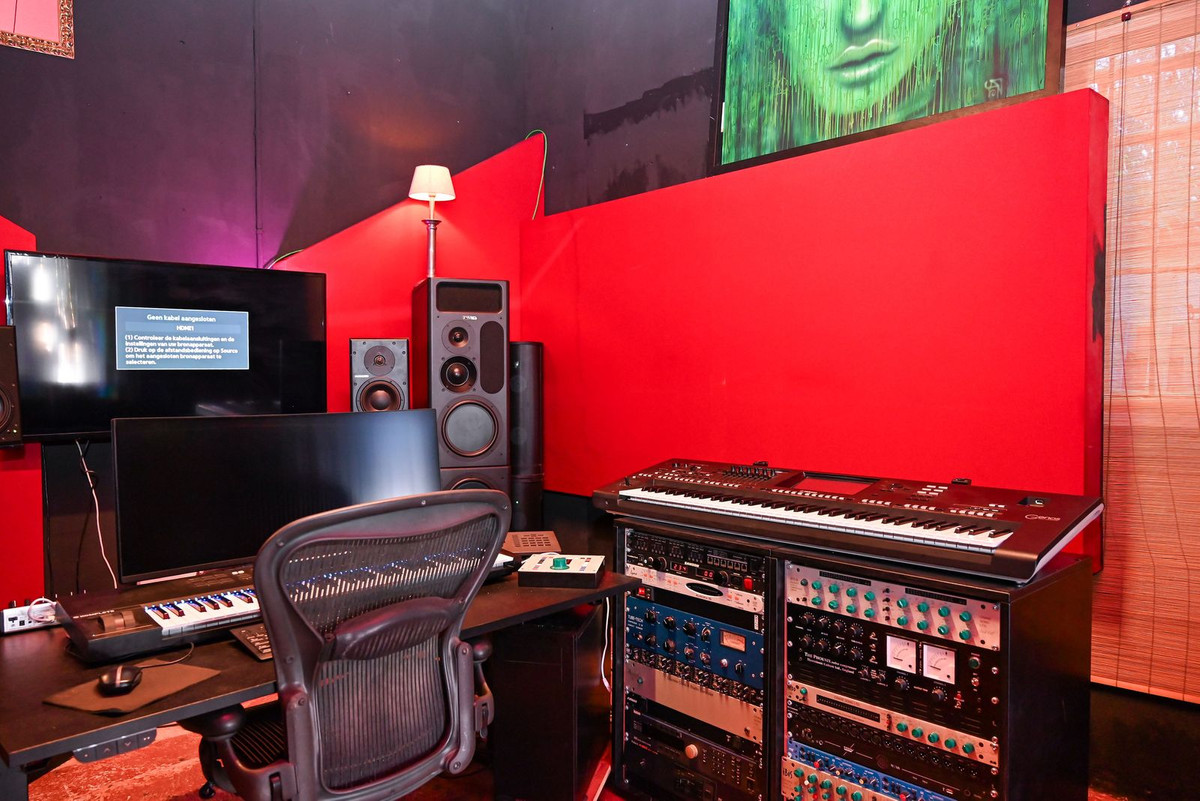 52c86a93048f9f827314bdbc19e3a3a2 - 83