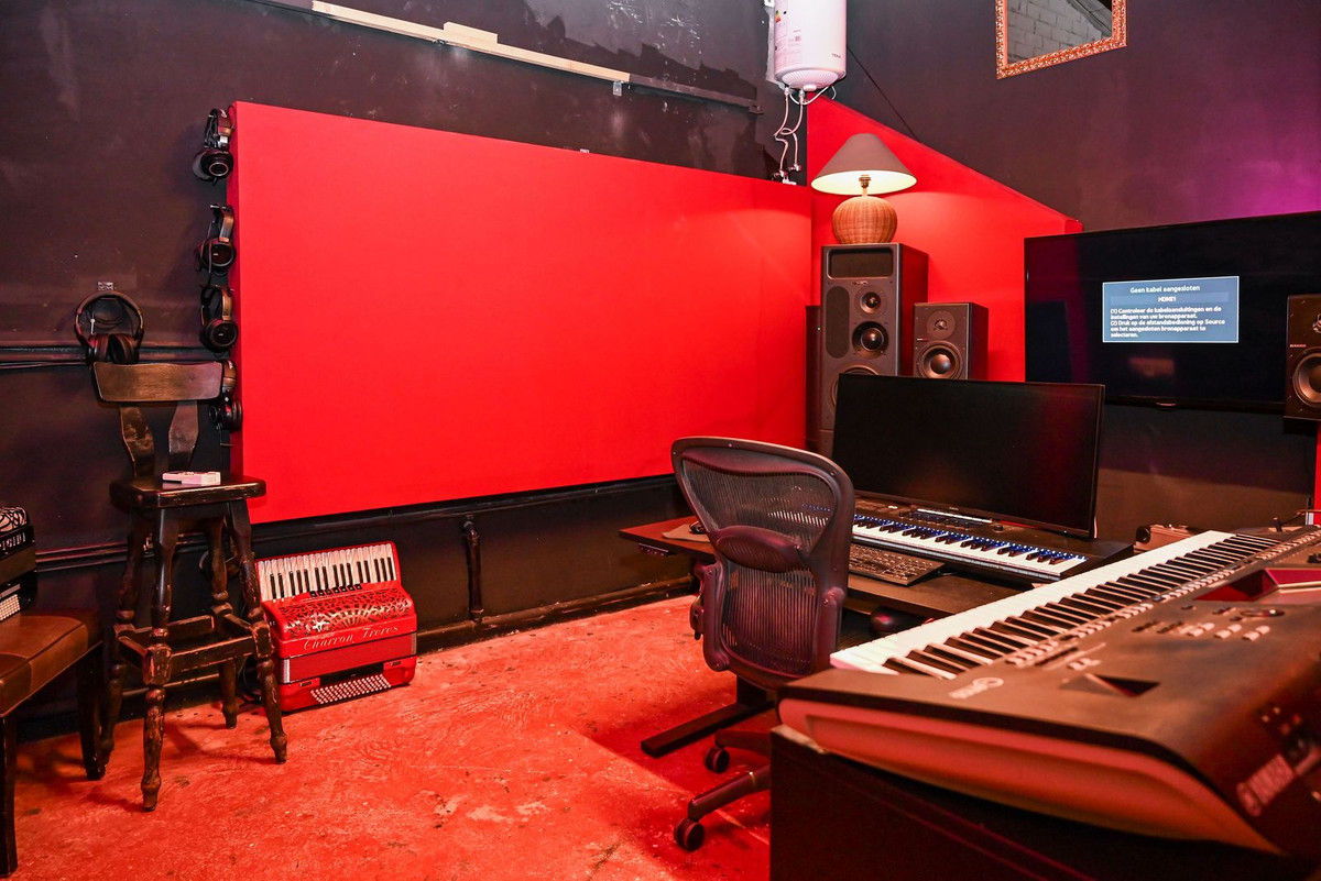 52c86a93048f9f827314bdbc19e3a3a2 - 85