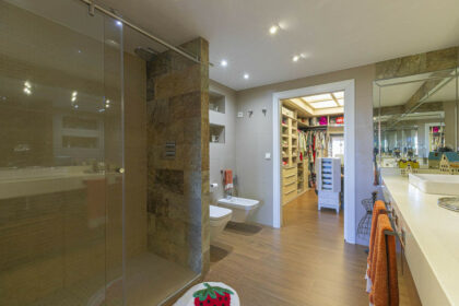 559886751c67b8c55180c9efb739b012 - 15