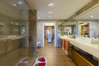 559886751c67b8c55180c9efb739b012 - 17