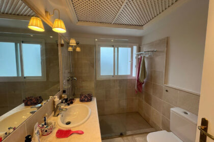 5726d1d3d4716436068fcff0a11fb5e2 - 18