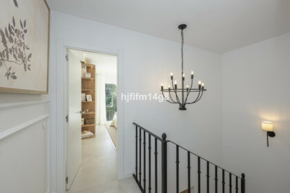 57beecc0a9022fe4ca784f403ee4bb49 - 18