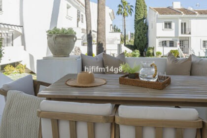 57beecc0a9022fe4ca784f403ee4bb49 - 24