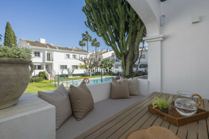 57beecc0a9022fe4ca784f403ee4bb49 - 4