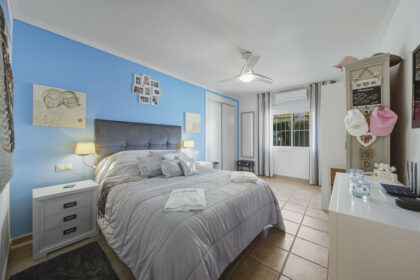 6189b1c65d207fd092706cf2df1f9ce2 - 14