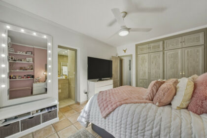 6189b1c65d207fd092706cf2df1f9ce2 - 18