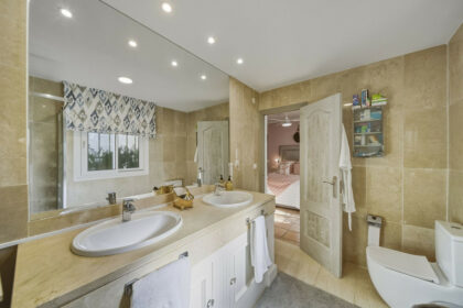 6189b1c65d207fd092706cf2df1f9ce2 - 22