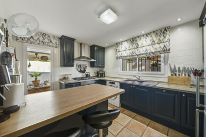 6189b1c65d207fd092706cf2df1f9ce2 - 9