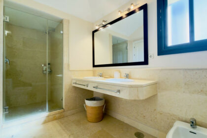 61b35992056058475afd655c2b21a0cf - 5