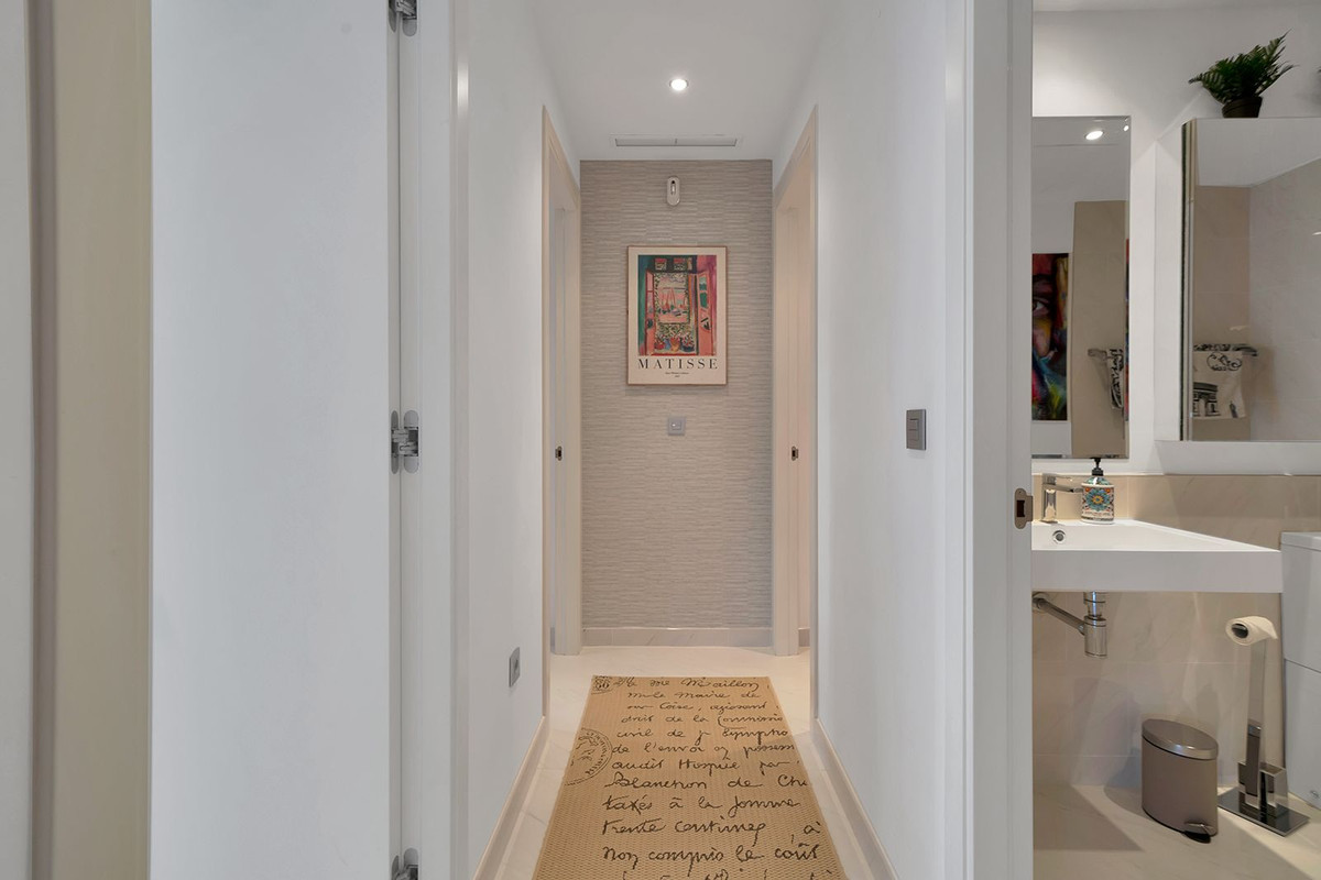 648ee2b4f250c2c63df690858c8555b5 - 18