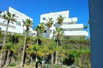 64b15a022e84e127b3c42a72da8ec6d6 - 1