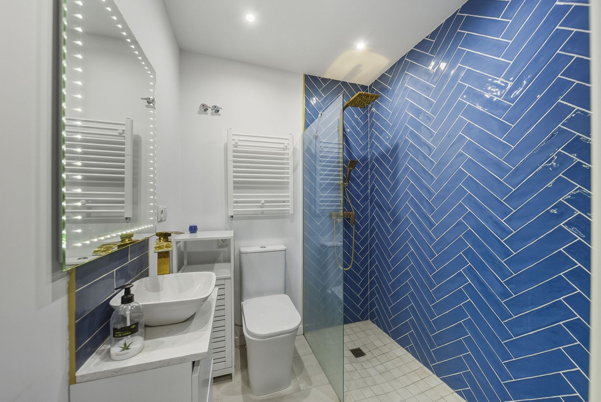 68e5783d22e9ef9640a70654abf3413a - 11