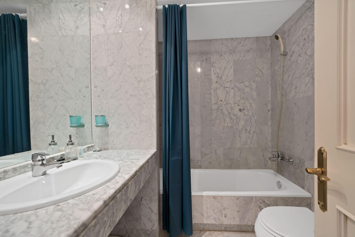 6d1b85a83e538e561c23026ee8060f8e - 11