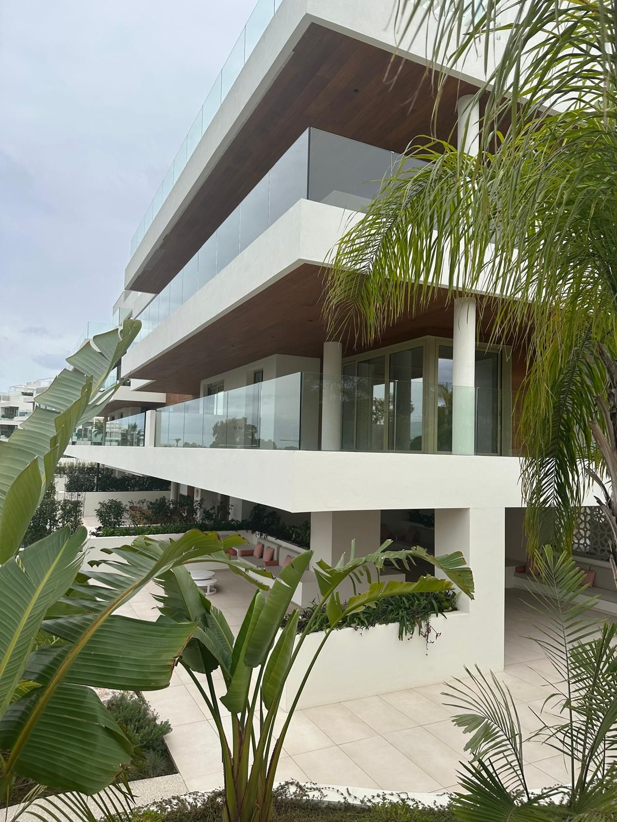 71915b675496db665844fb4261e20c26 - 52