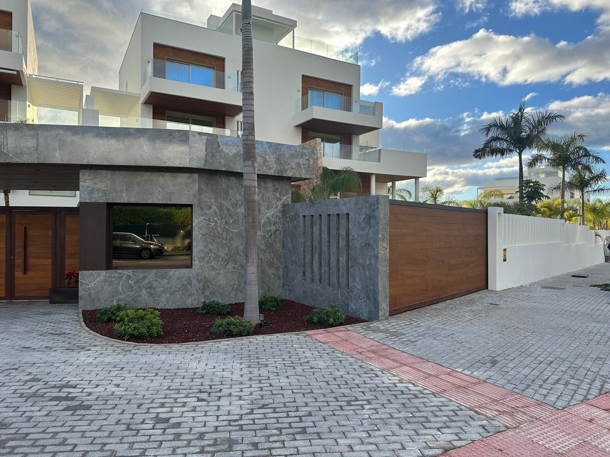 71915b675496db665844fb4261e20c26 - 70