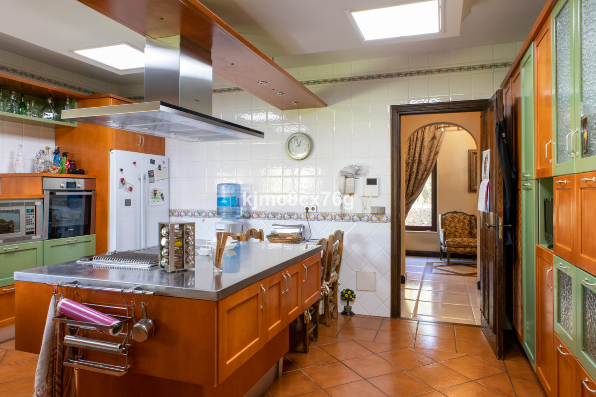 7273c0f51e534cf647dc171f0bf2422c - 16