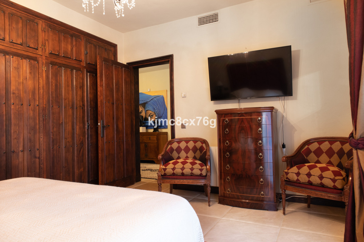 7273c0f51e534cf647dc171f0bf2422c - 24