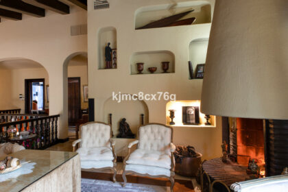 7273c0f51e534cf647dc171f0bf2422c - 27