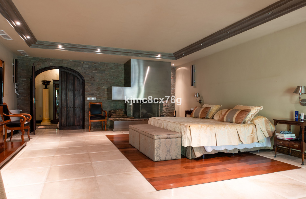 7273c0f51e534cf647dc171f0bf2422c - 30