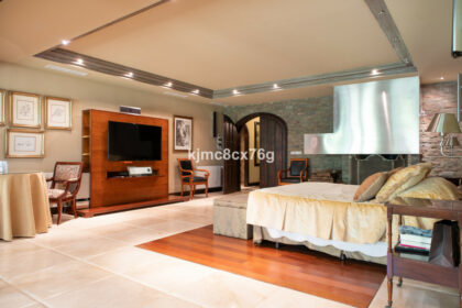 7273c0f51e534cf647dc171f0bf2422c - 31