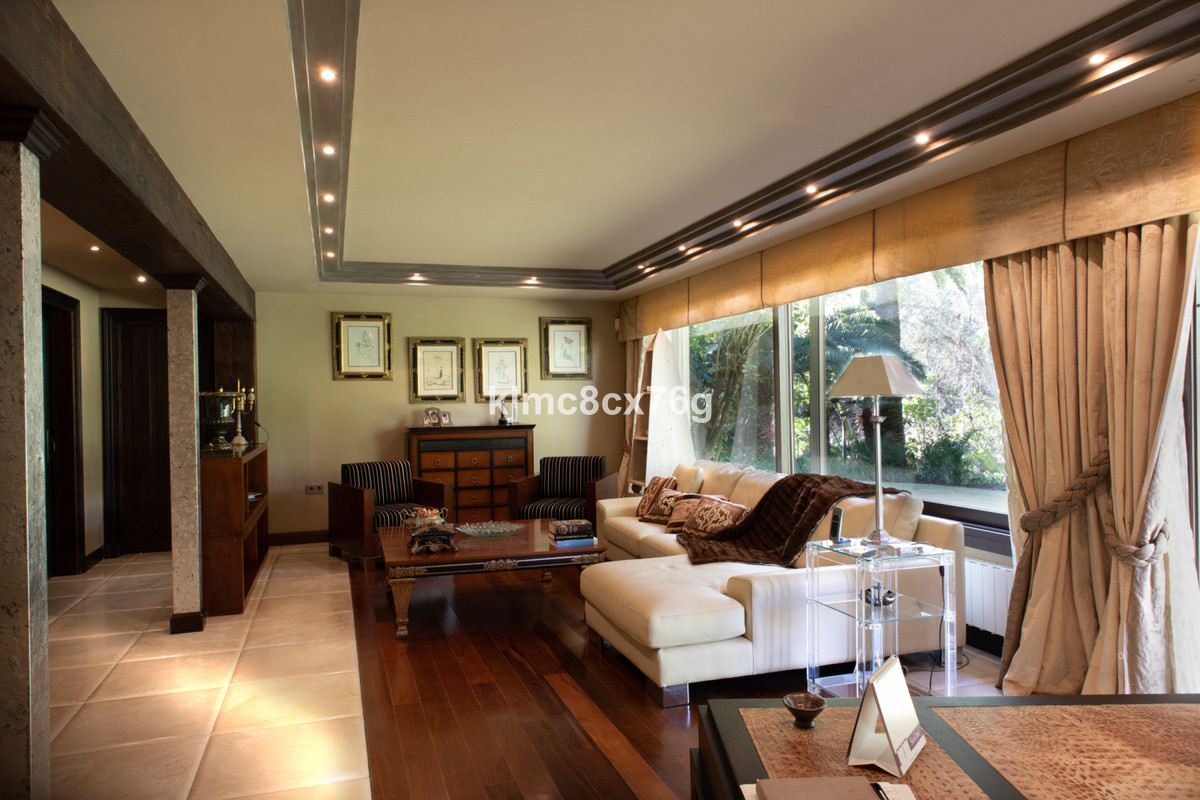 7273c0f51e534cf647dc171f0bf2422c - 35