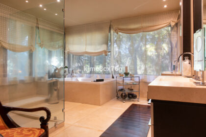 7273c0f51e534cf647dc171f0bf2422c - 36