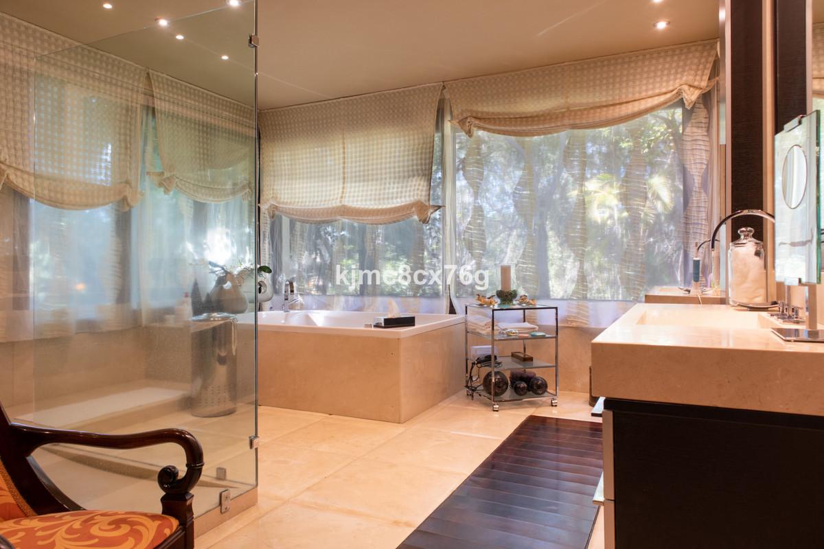 7273c0f51e534cf647dc171f0bf2422c - 36