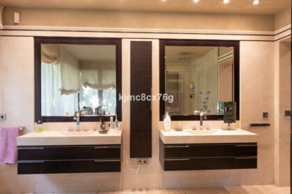 7273c0f51e534cf647dc171f0bf2422c - 37