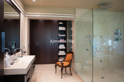 7273c0f51e534cf647dc171f0bf2422c - 38