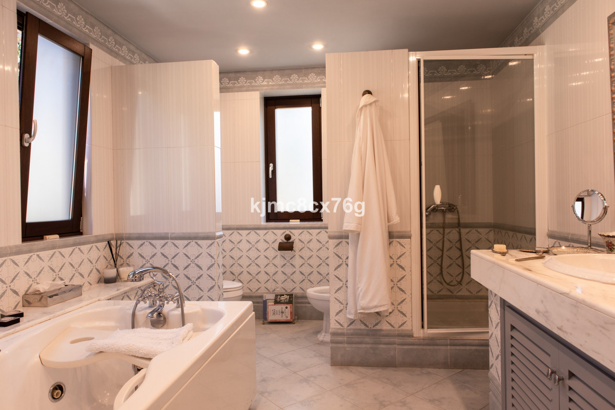 7273c0f51e534cf647dc171f0bf2422c - 42